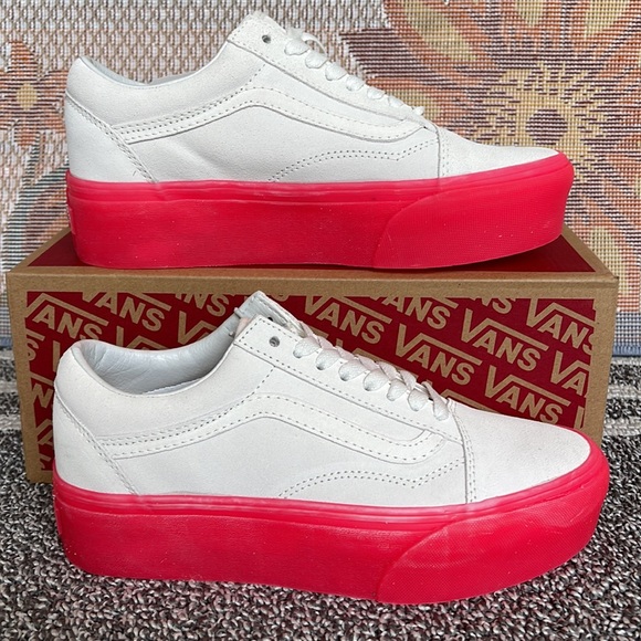 Vans Shoes - Vans WMNS Old Skool Stacked 
Suede Blanc De Blanc/Pink
VN0A7Q5MCCS
Platforms